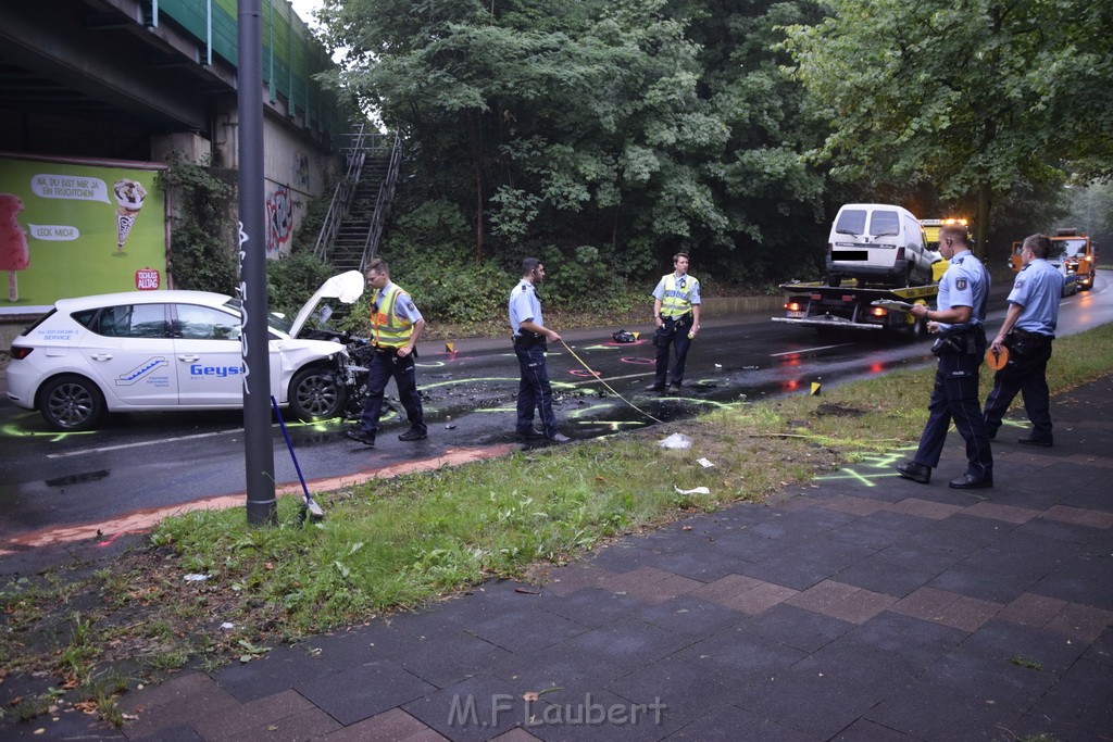 VU Frontal Koeln Hoehenhaus Berlinerstr vor Leuchterstr P58.JPG - Miklos Laubert